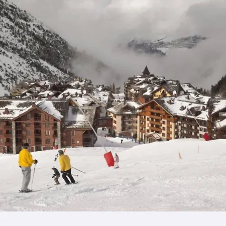 Arc 1950 Ski-in Ski-out: Mont Blanc Views & Retreat Apartment