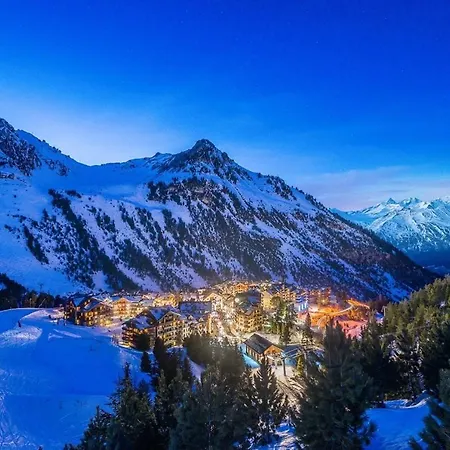 Apartment Arc 1950 Ski-in Ski-out: Mont Blanc Views & Retreat *