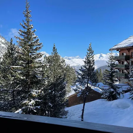 Arc 1950 Ski-in Ski-out: Mont Blanc Views & Retreat Apartment