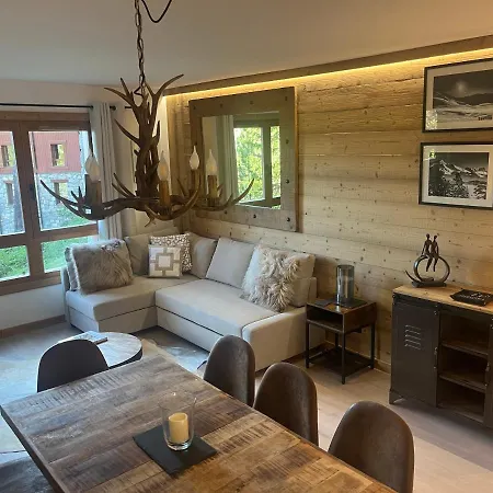 Apartment Arc 1950 Ski-in Ski-out: Mont Blanc Views & Retreat *