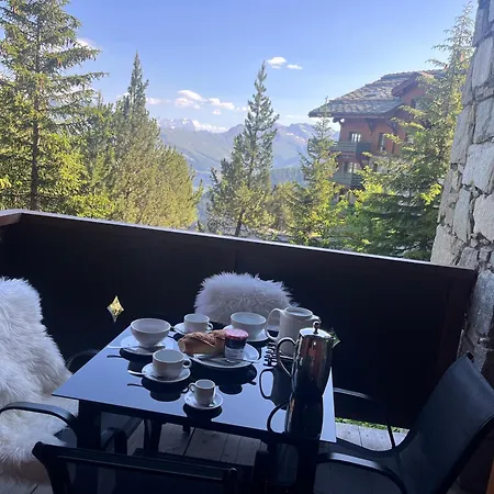 Arc 1950 Ski-in Ski-out: Mont Blanc Views & Retreat *